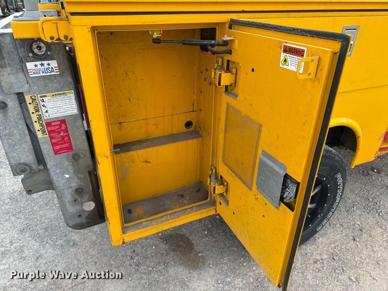 image for item EJ4548 2018 Chevrolet Silverado 3500HD utility bed pickup truck