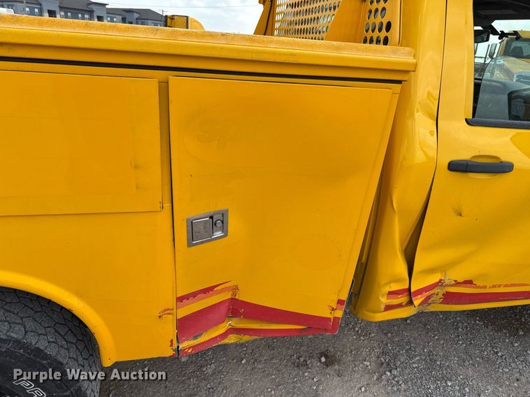 image for item EJ4548 2018 Chevrolet Silverado 3500HD utility bed pickup truck