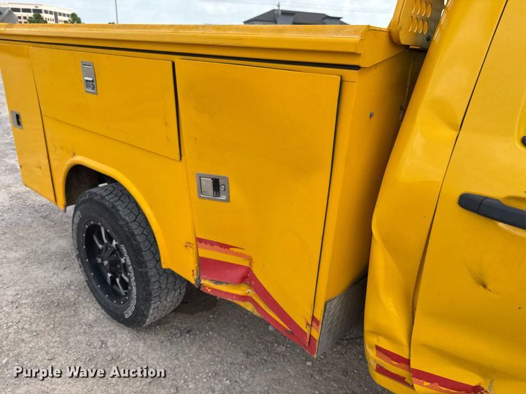 image for item EJ4548 2018 Chevrolet Silverado 3500HD utility bed pickup truck