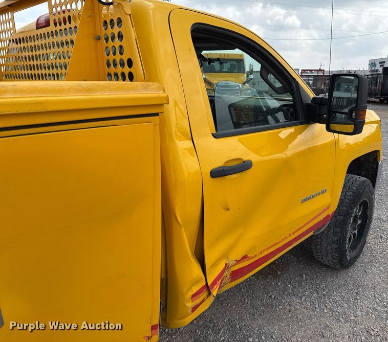 image for item EJ4548 2018 Chevrolet Silverado 3500HD utility bed pickup truck