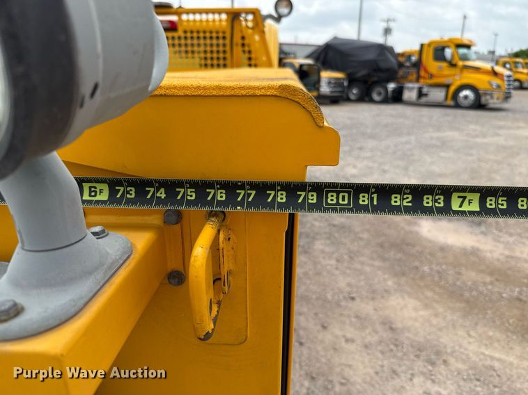 image for item EJ4548 2018 Chevrolet Silverado 3500HD utility bed pickup truck