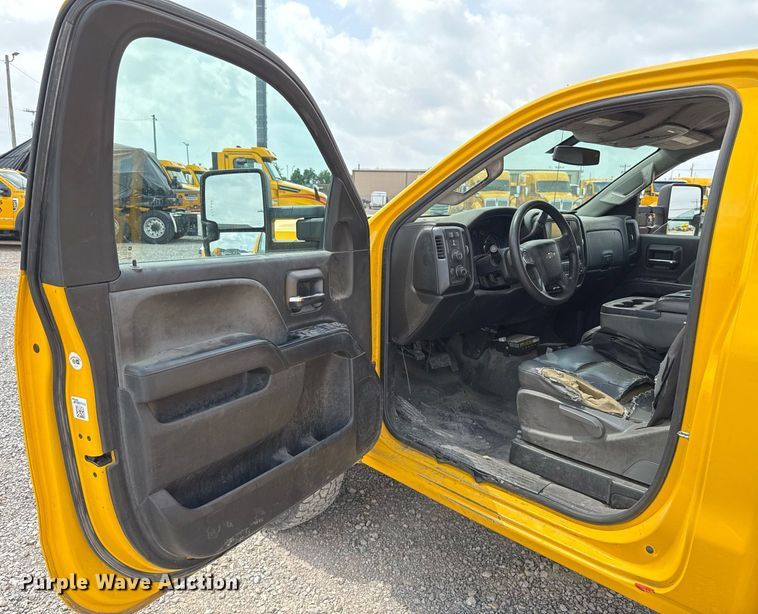 image for item EJ4548 2018 Chevrolet Silverado 3500HD utility bed pickup truck