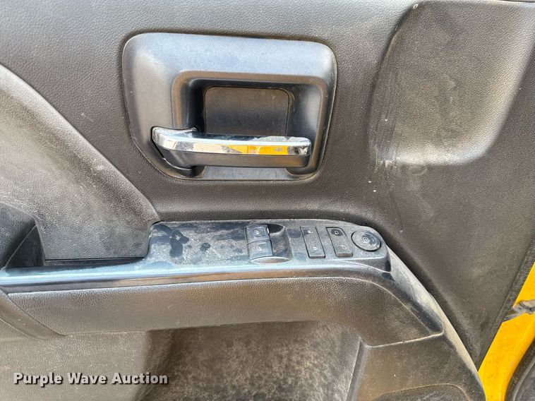 image for item EJ4548 2018 Chevrolet Silverado 3500HD utility bed pickup truck