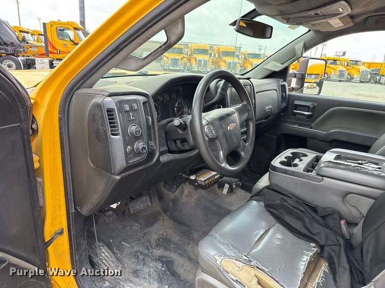 image for item EJ4548 2018 Chevrolet Silverado 3500HD utility bed pickup truck