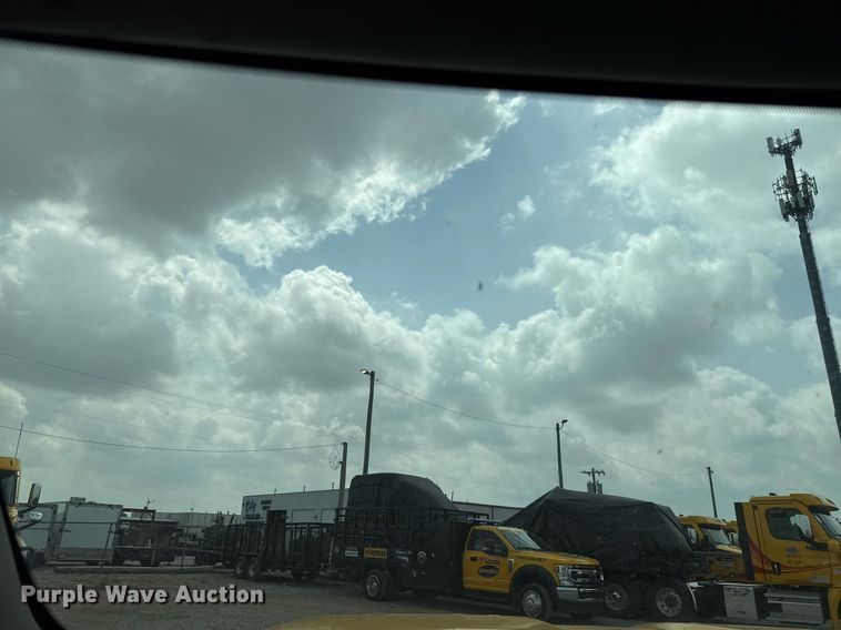 image for item EJ4548 2018 Chevrolet Silverado 3500HD utility bed pickup truck