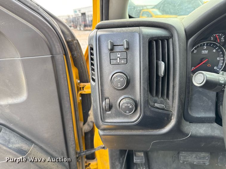 image for item EJ4548 2018 Chevrolet Silverado 3500HD utility bed pickup truck