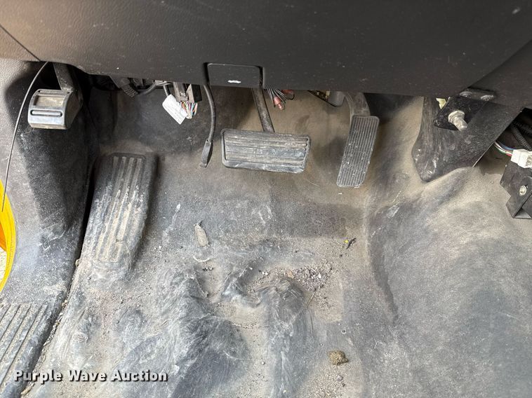 image for item EJ4548 2018 Chevrolet Silverado 3500HD utility bed pickup truck