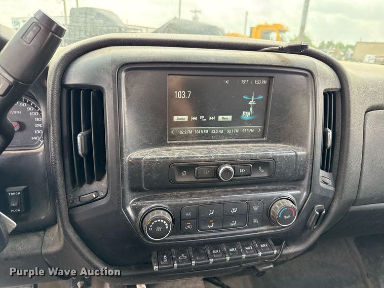 image for item EJ4548 2018 Chevrolet Silverado 3500HD utility bed pickup truck