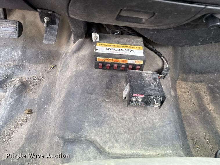 image for item EJ4548 2018 Chevrolet Silverado 3500HD utility bed pickup truck