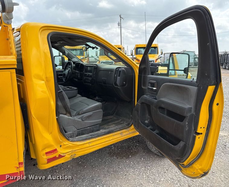 image for item EJ4548 2018 Chevrolet Silverado 3500HD utility bed pickup truck