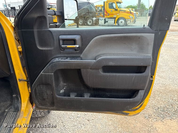 image for item EJ4548 2018 Chevrolet Silverado 3500HD utility bed pickup truck