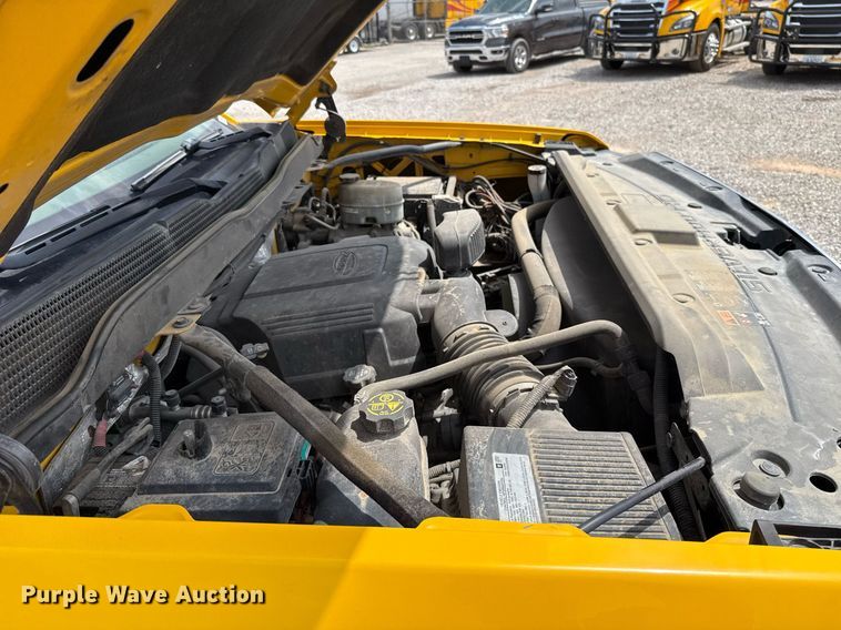 image for item EJ4548 2018 Chevrolet Silverado 3500HD utility bed pickup truck