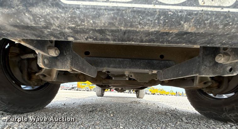 image for item EJ4548 2018 Chevrolet Silverado 3500HD utility bed pickup truck