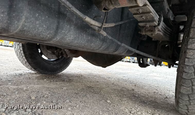 image for item EJ4548 2018 Chevrolet Silverado 3500HD utility bed pickup truck