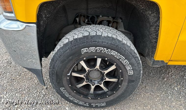 image for item EJ4548 2018 Chevrolet Silverado 3500HD utility bed pickup truck