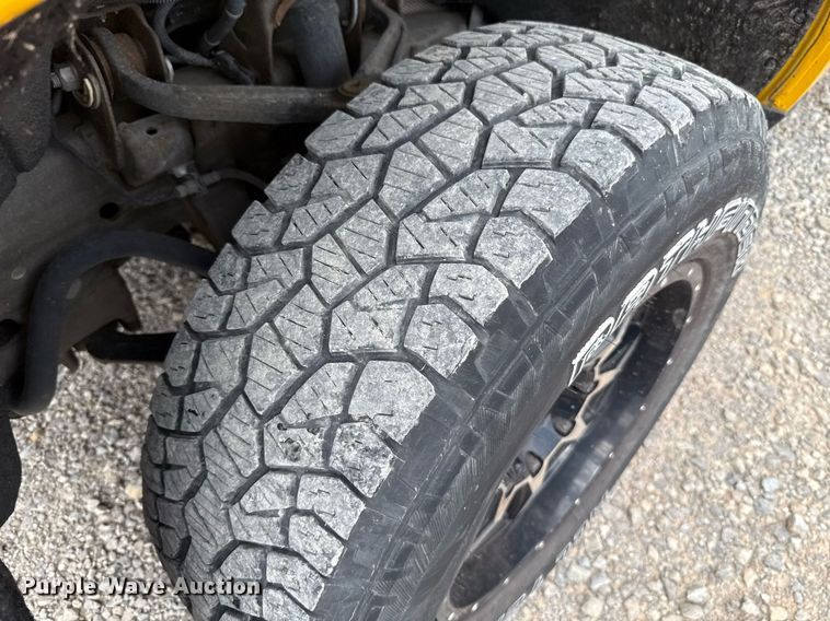 image for item EJ4548 2018 Chevrolet Silverado 3500HD utility bed pickup truck