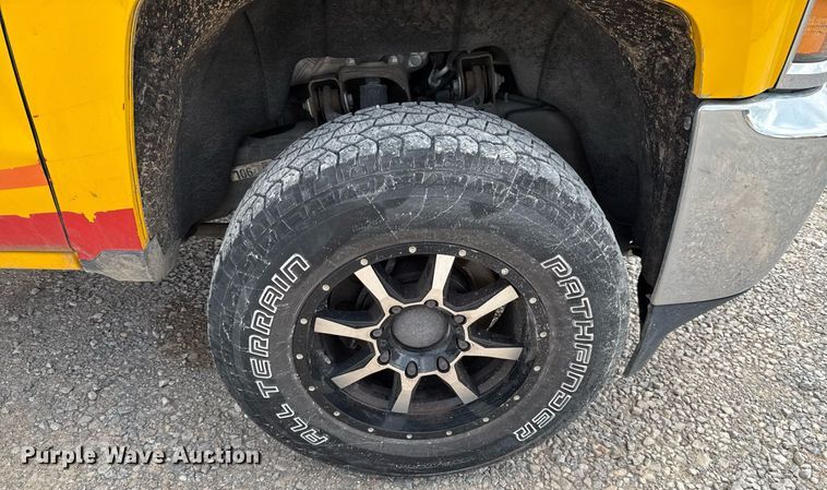 image for item EJ4548 2018 Chevrolet Silverado 3500HD utility bed pickup truck