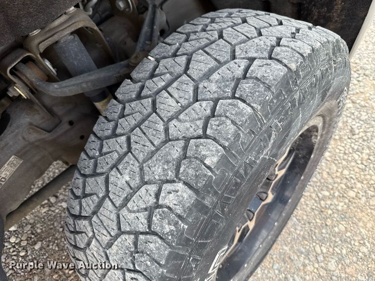 image for item EJ4548 2018 Chevrolet Silverado 3500HD utility bed pickup truck