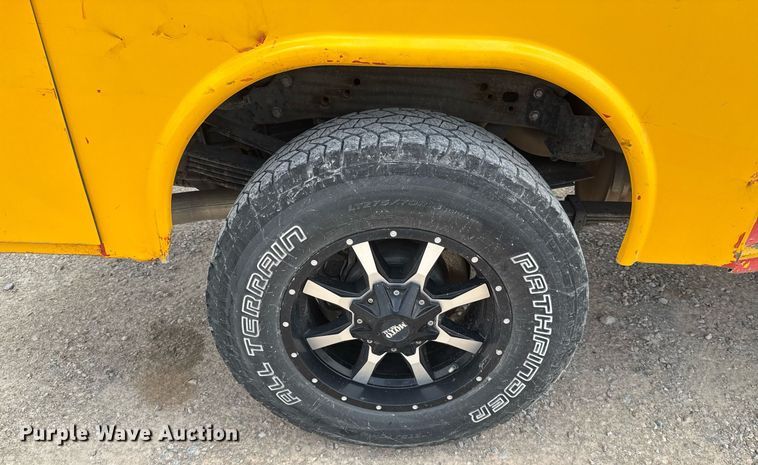 image for item EJ4548 2018 Chevrolet Silverado 3500HD utility bed pickup truck