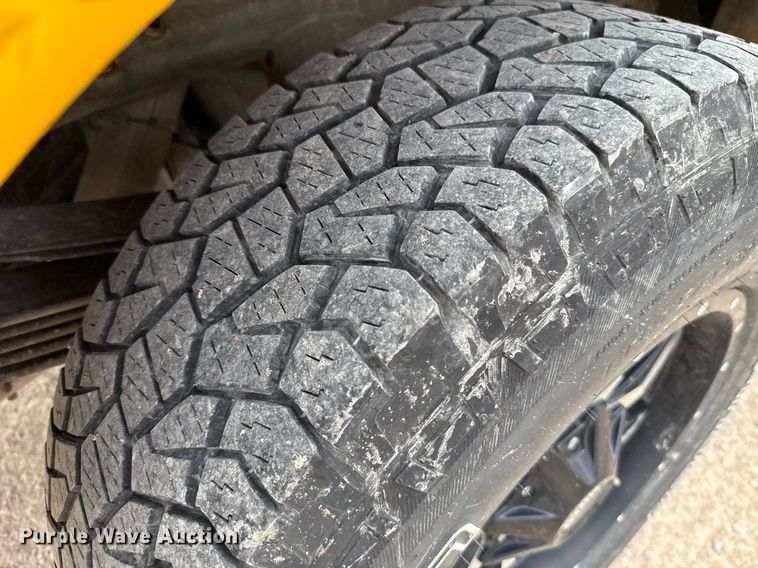 image for item EJ4548 2018 Chevrolet Silverado 3500HD utility bed pickup truck