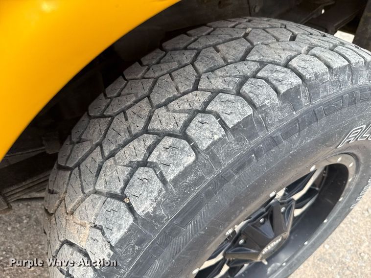 image for item EJ4548 2018 Chevrolet Silverado 3500HD utility bed pickup truck