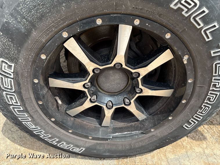 image for item EJ4548 2018 Chevrolet Silverado 3500HD utility bed pickup truck