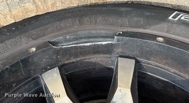 image for item EJ4548 2018 Chevrolet Silverado 3500HD utility bed pickup truck