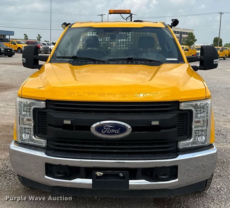 image for item EJ4549 2017 Ford F350 Super Duty utility bed pickup truck