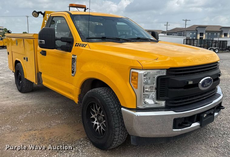 image for item EJ4549 2017 Ford F350 Super Duty utility bed pickup truck