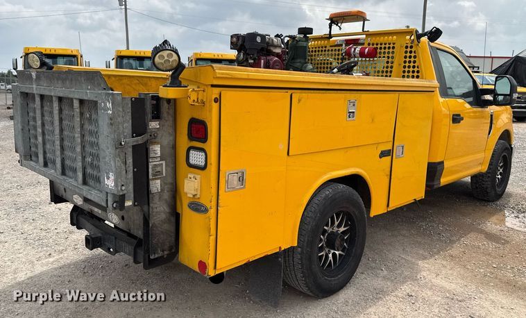 image for item EJ4549 2017 Ford F350 Super Duty utility bed pickup truck