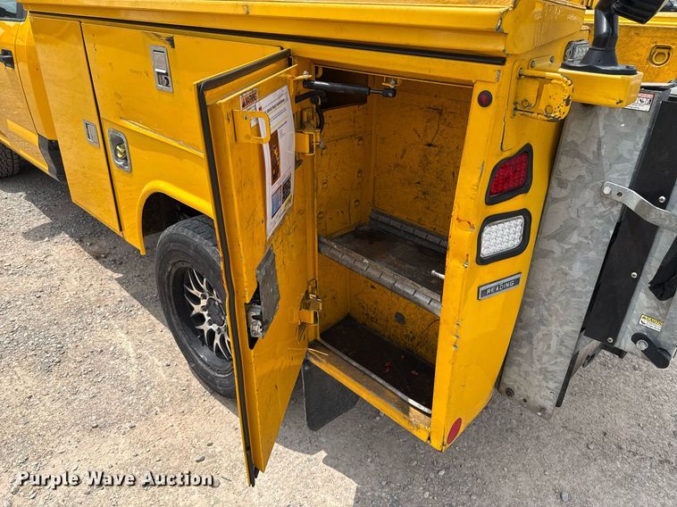 image for item EJ4549 2017 Ford F350 Super Duty utility bed pickup truck