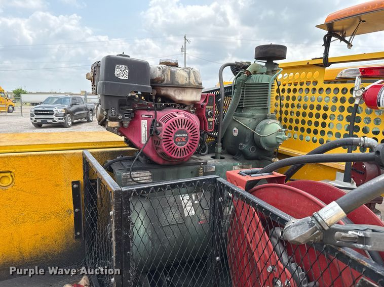 image for item EJ4549 2017 Ford F350 Super Duty utility bed pickup truck