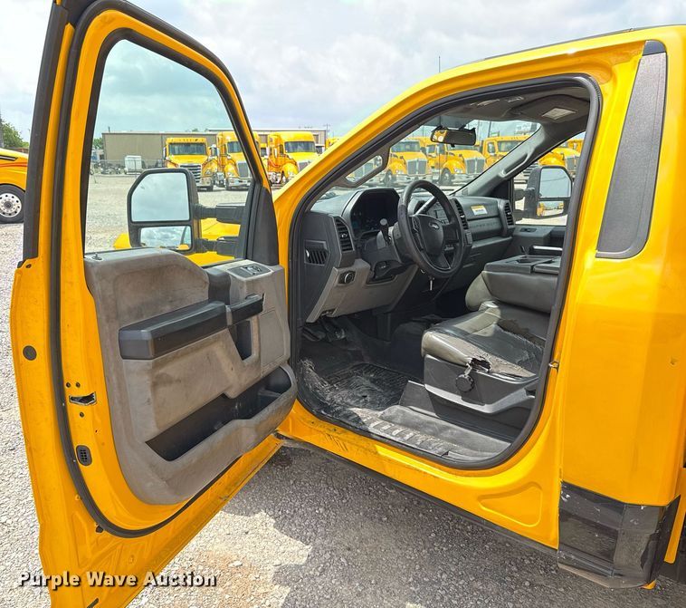 image for item EJ4549 2017 Ford F350 Super Duty utility bed pickup truck