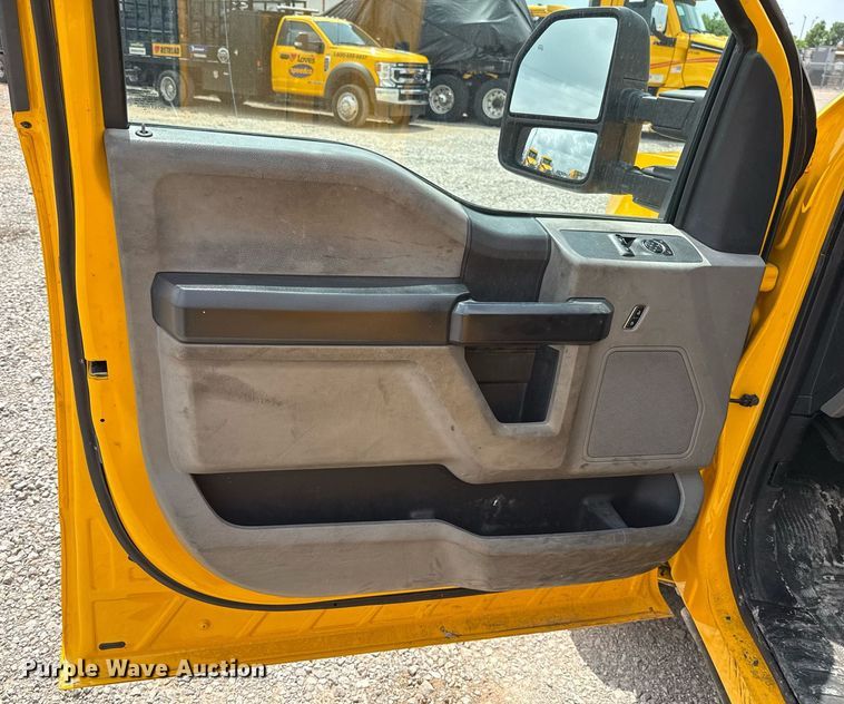 image for item EJ4549 2017 Ford F350 Super Duty utility bed pickup truck