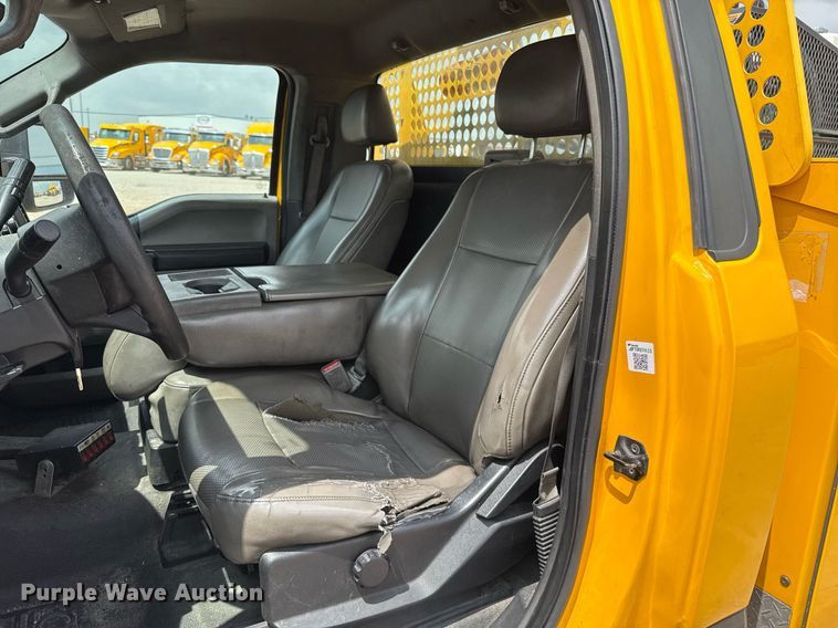 image for item EJ4549 2017 Ford F350 Super Duty utility bed pickup truck