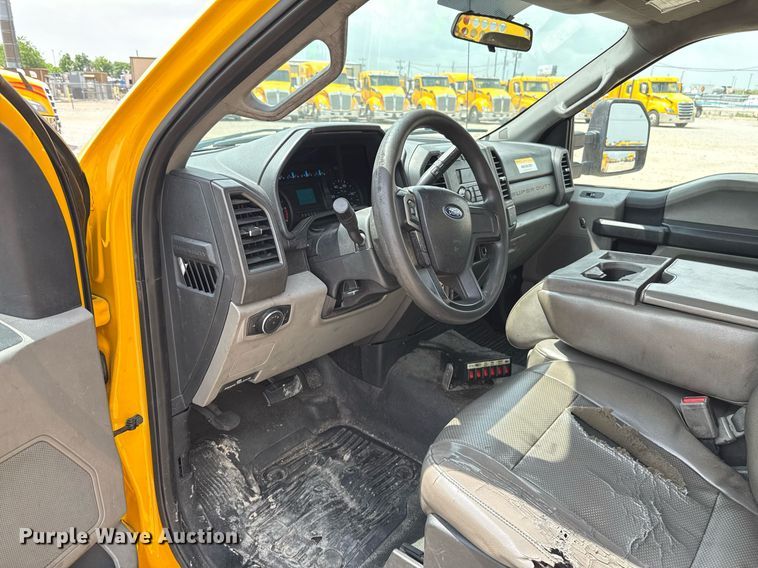 image for item EJ4549 2017 Ford F350 Super Duty utility bed pickup truck