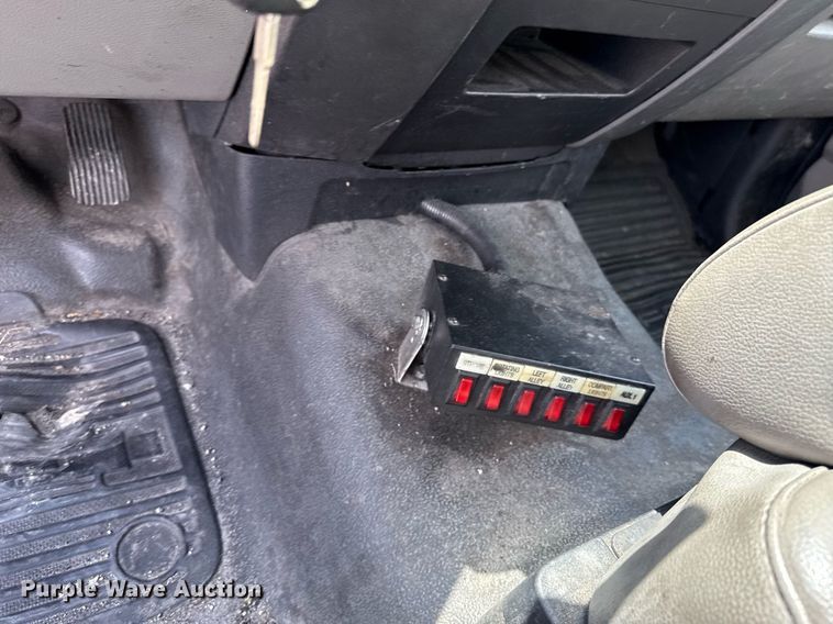 image for item EJ4549 2017 Ford F350 Super Duty utility bed pickup truck