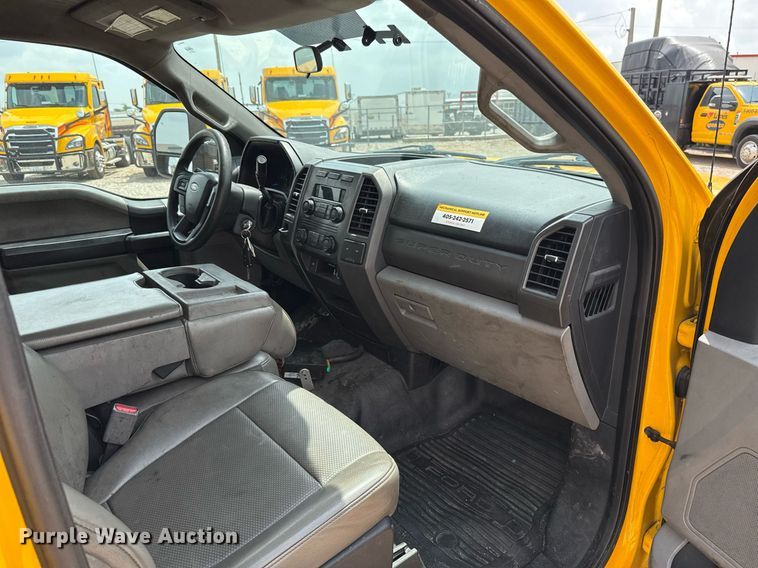 image for item EJ4549 2017 Ford F350 Super Duty utility bed pickup truck