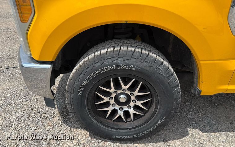 image for item EJ4549 2017 Ford F350 Super Duty utility bed pickup truck