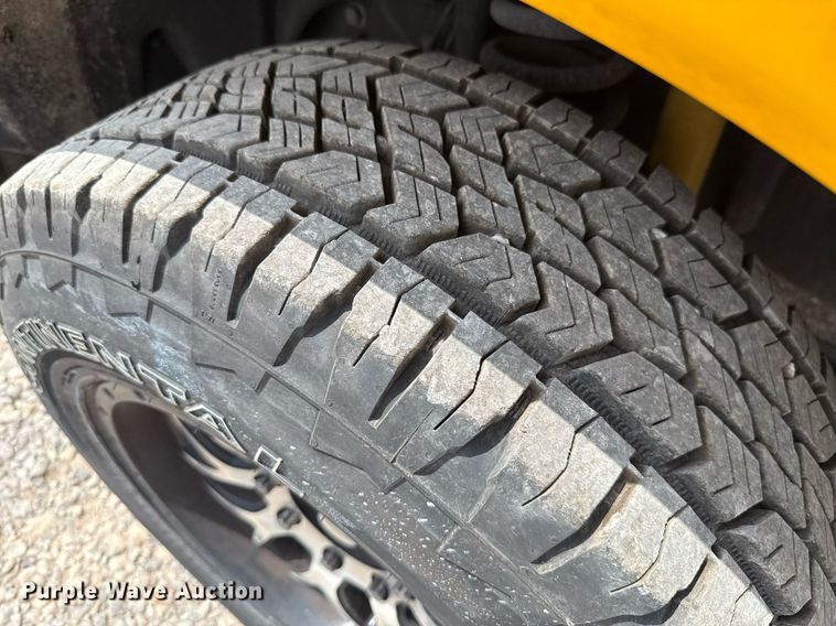 image for item EJ4549 2017 Ford F350 Super Duty utility bed pickup truck