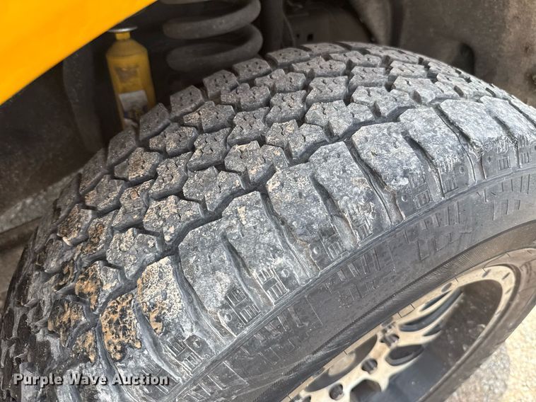 image for item EJ4549 2017 Ford F350 Super Duty utility bed pickup truck