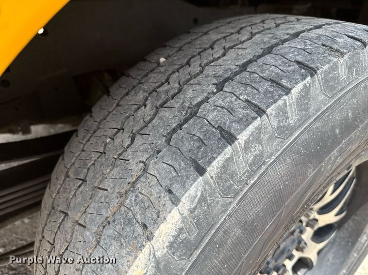 image for item EJ4549 2017 Ford F350 Super Duty utility bed pickup truck