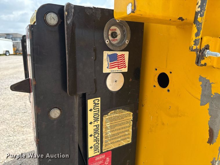 image for item EJ4550 2015 Chevrolet Silverado 3500HD utility bed pickup truck