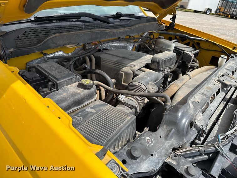 image for item EJ4550 2015 Chevrolet Silverado 3500HD utility bed pickup truck