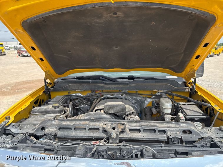 image for item EJ4550 2015 Chevrolet Silverado 3500HD utility bed pickup truck