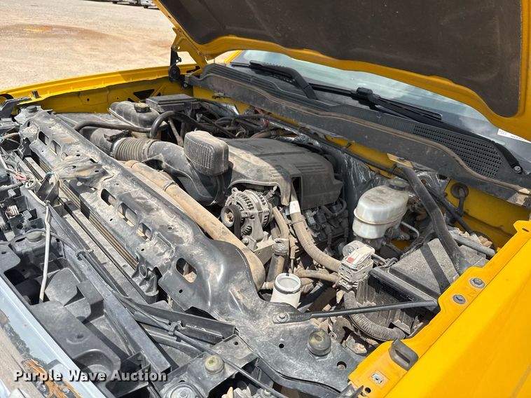 image for item EJ4550 2015 Chevrolet Silverado 3500HD utility bed pickup truck