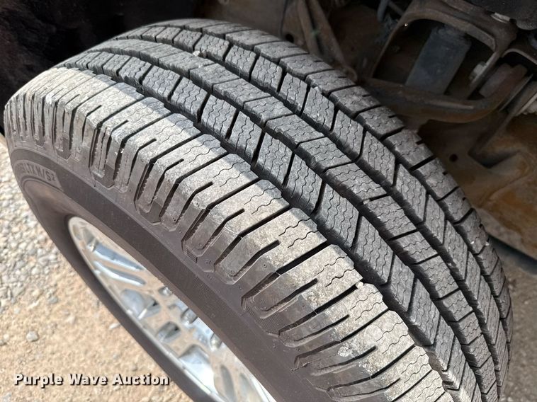 image for item EJ4550 2015 Chevrolet Silverado 3500HD utility bed pickup truck