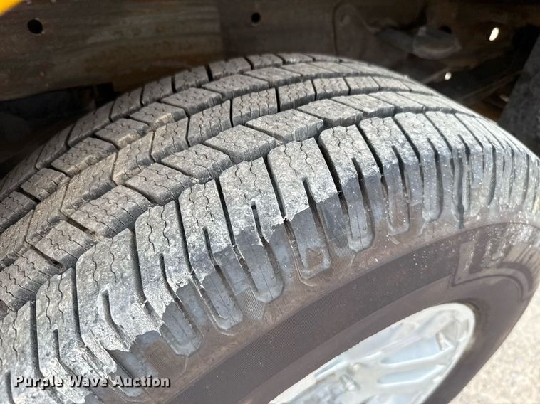 image for item EJ4550 2015 Chevrolet Silverado 3500HD utility bed pickup truck