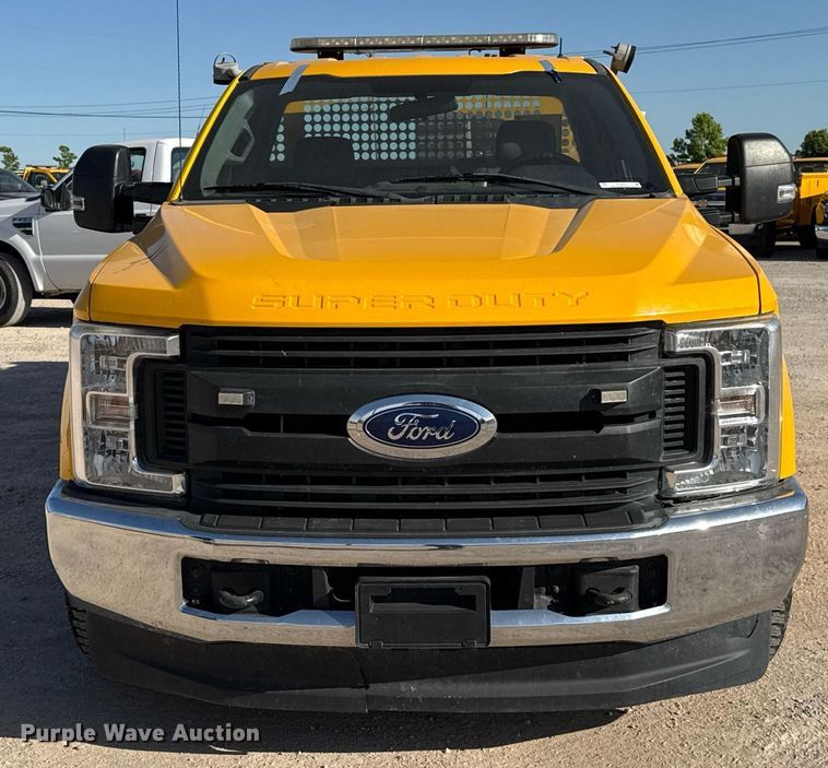 image for item EJ4552 2018 Ford F350 Super Duty XL utility bed pickup truck