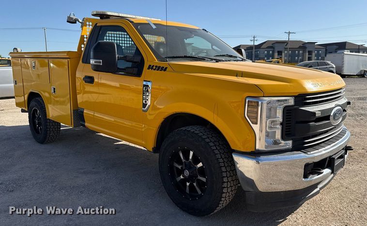 image for item EJ4552 2018 Ford F350 Super Duty XL utility bed pickup truck